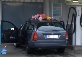 Alles muss raus zur gründlichen Autoinnenreinigung.JPG